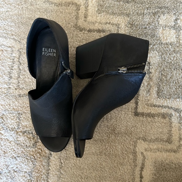 Eileen Fisher Drake Asymmetric Wrap Toe Side Zip Black Leather Bootie Size 7.5 - Picture 2 of 6